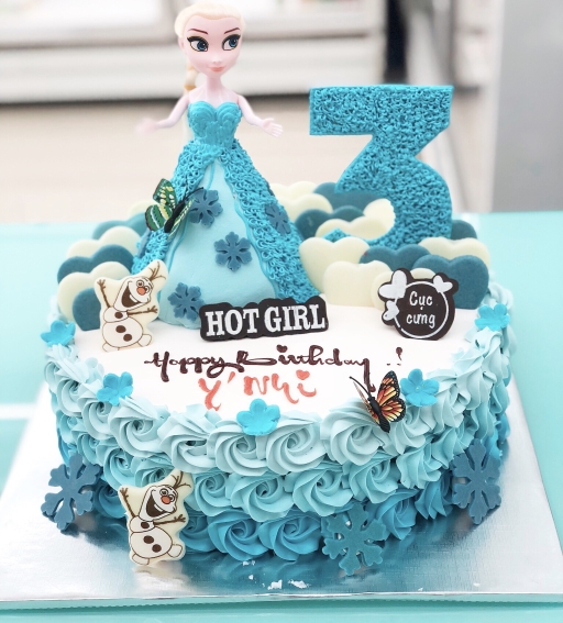 Mẫu bánh sinh nhật cho bé gái 10 tuổi với hình công chúa băng giá 