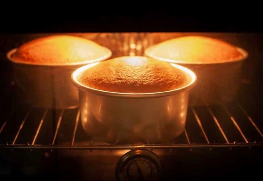 Nướng bánh trong lò ở nhiệt độ 150 độ C